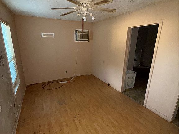 3rd image of 819 Mignon St