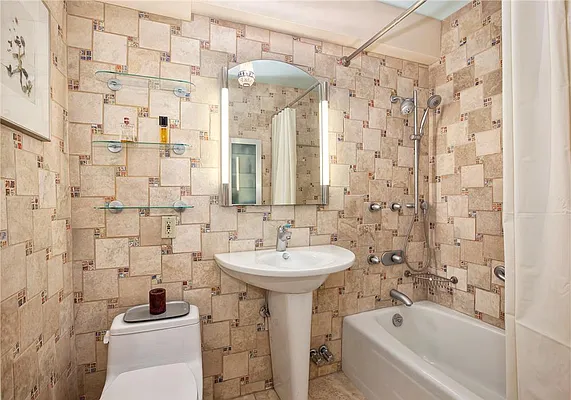 Sold by R New York | media 12