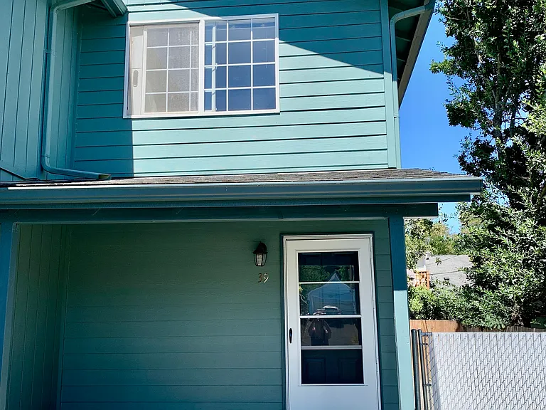 W 25th Ave — Photo 1