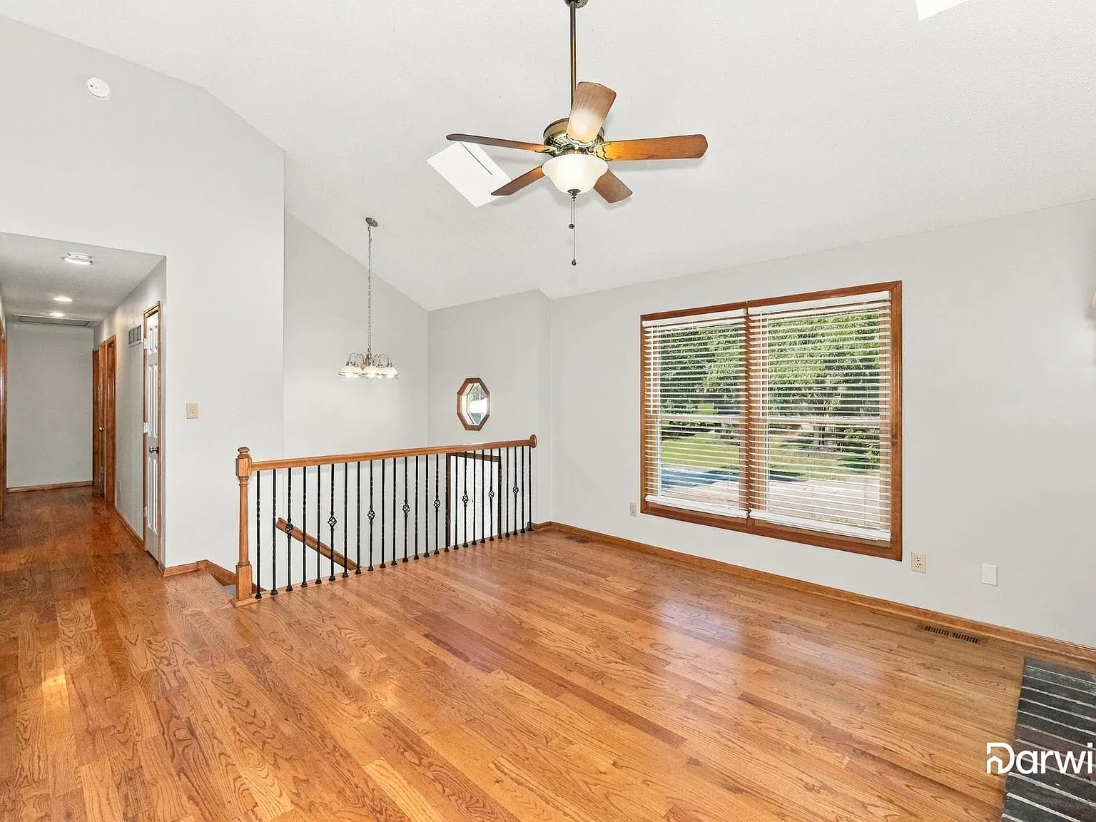 3 bed, 2.5 bath, 1912 sqft, $2,220 — Photo 4