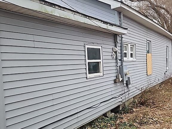 4th image of 1203 W Oak St