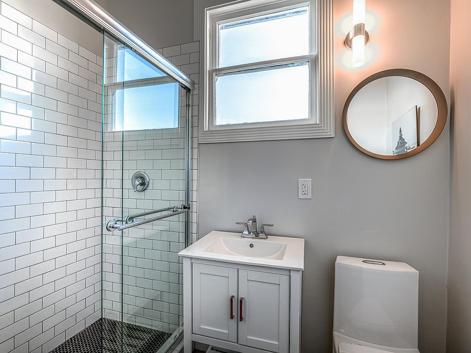 Bathroom off living room