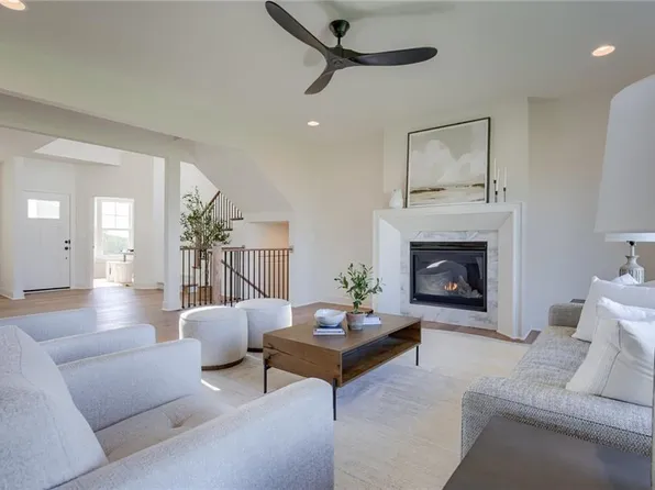 16684 S Hall St, Olathe, KS 66062