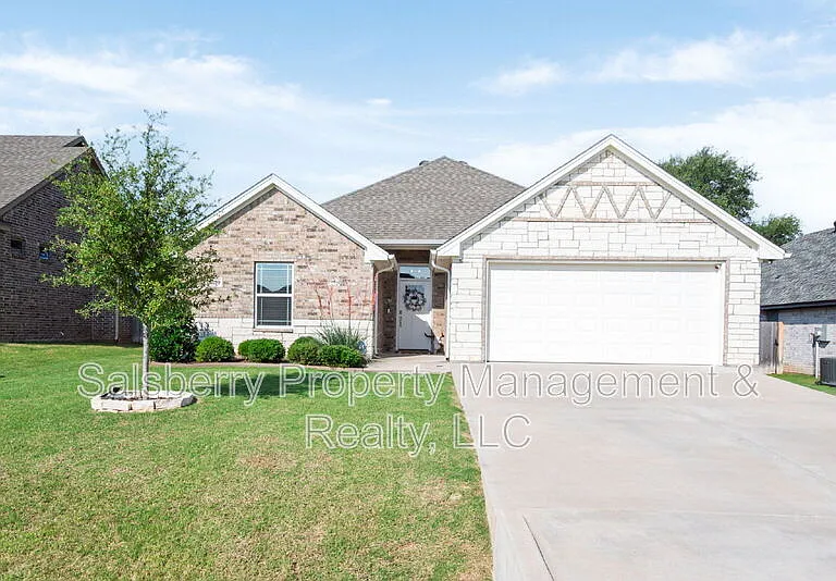 3310 Windcrest Dr — Photo 1