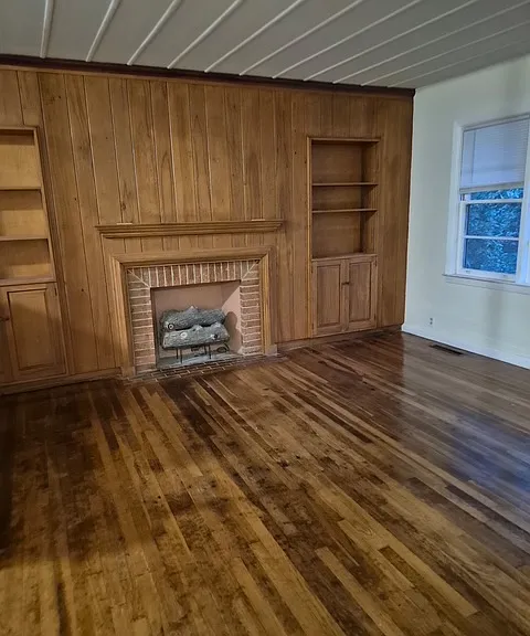 606 Hill St — Photo 1
