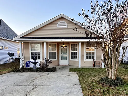 1208 Jasper St Photo 1