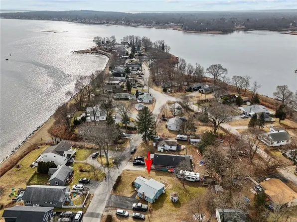 180 Namquid Dr, Warwick, RI 02888