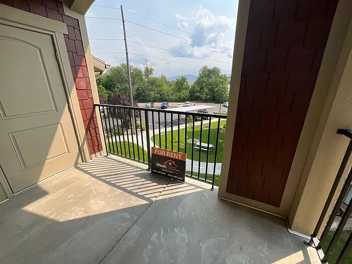 180 E 125 N #22 — Photo 4