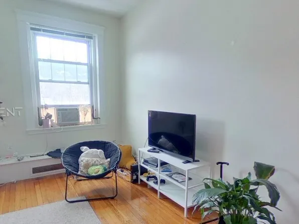 724 Washington St #2-2A, Brookline, MA 02445