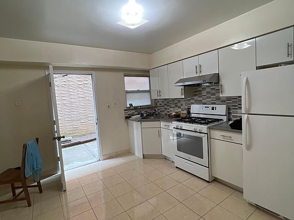 3rd image of 13522 Coolidge Ave APT 1
