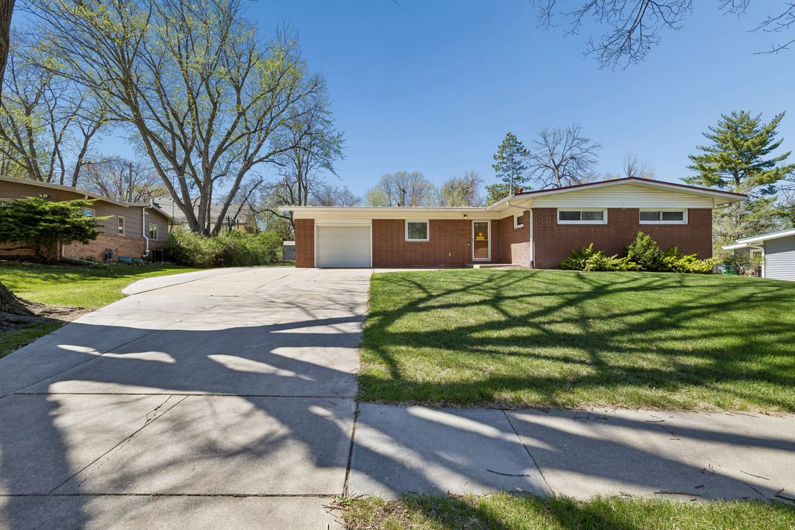 917 Ferndale Rd_001.jpg