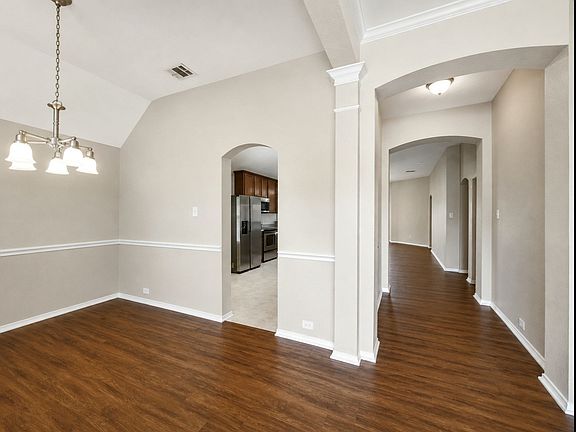 3rd image of 2817 Bentwood Way