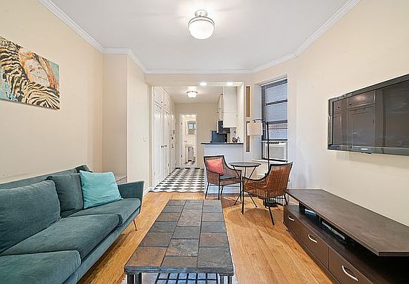 3rd image of 225 W 10th St APT 3A