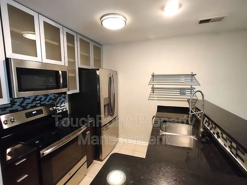 1 bed, 1.0 bath, 523 sqft, $1,350 — Photo 3