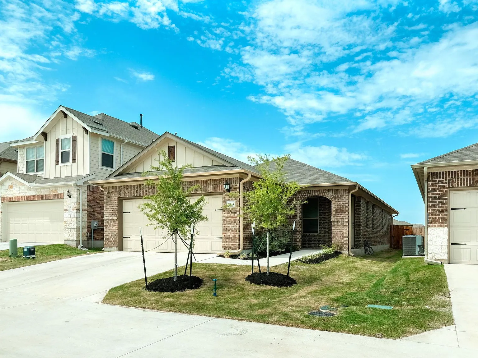 3 bed, 2.0 bath, 1249 sqft, $2,150 — Photo 2
