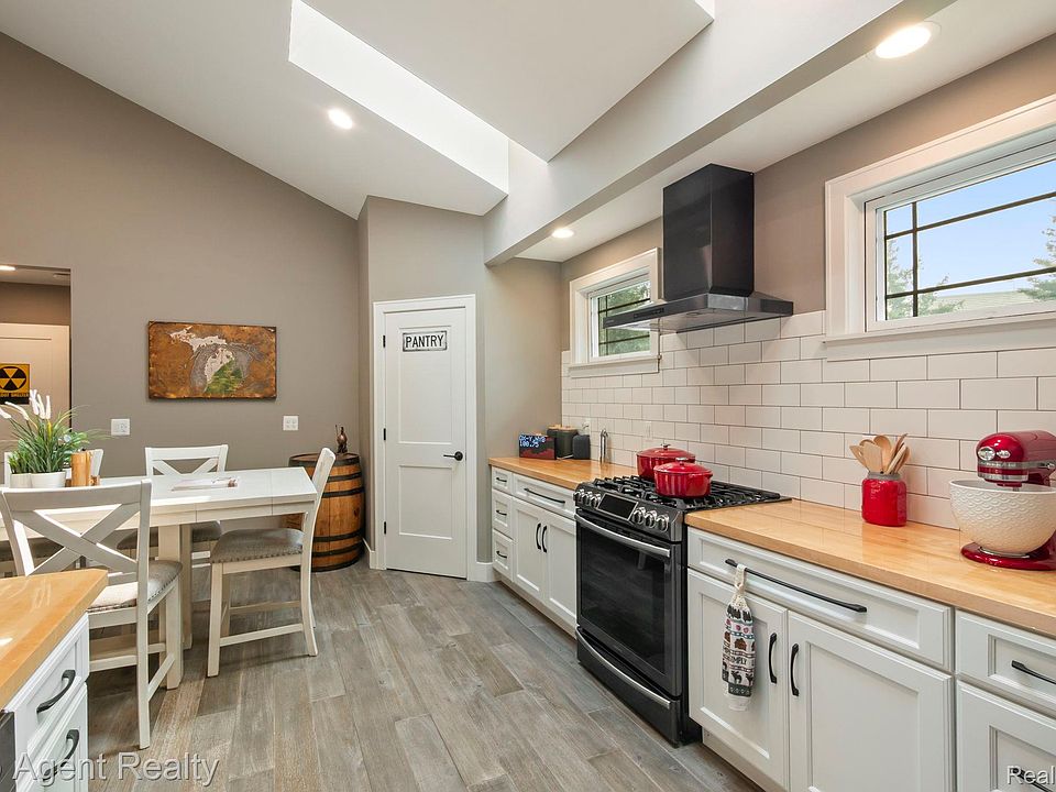 27593 Old Colony St, photo 14