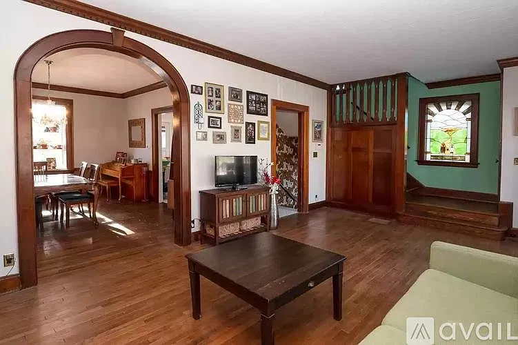 3 bed, 2.0 bath, 2100 sqft, $1,995 — Photo 2