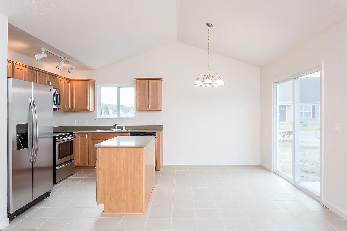Charming 2 Bedroom, 2 Bath Ranch-Style Townhome with Full Basement and 2-Car Garage — Photo 3