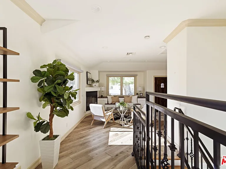 272 N Chester Ave #101 — Photo 13