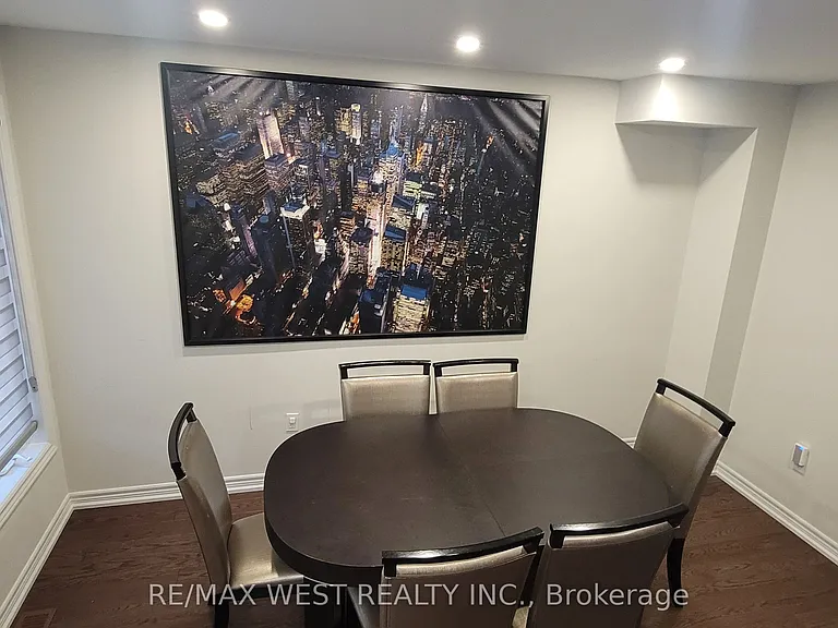 20 Winisk St — Photo 8