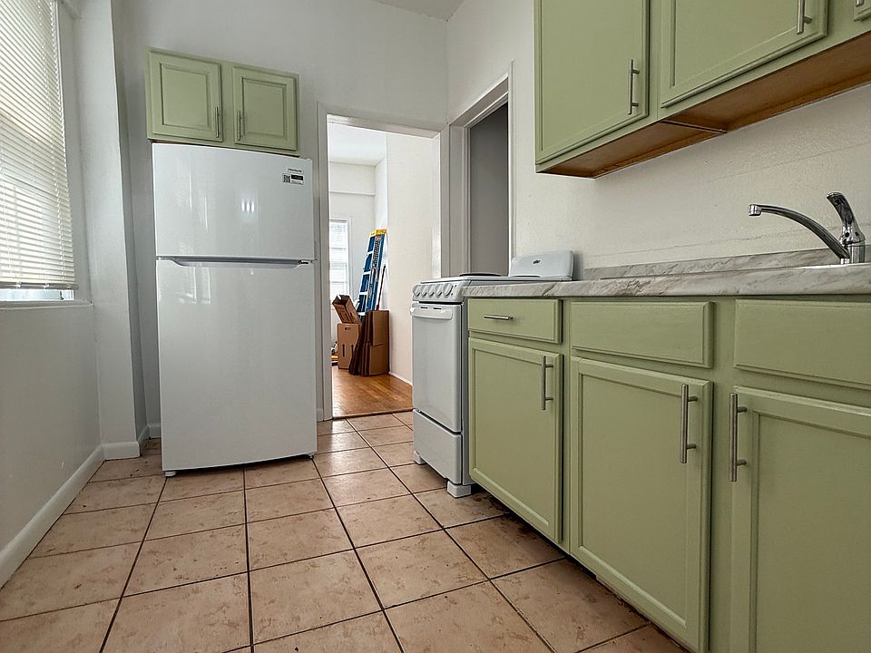 2nd image of 216 S Cedar Ave APT 1