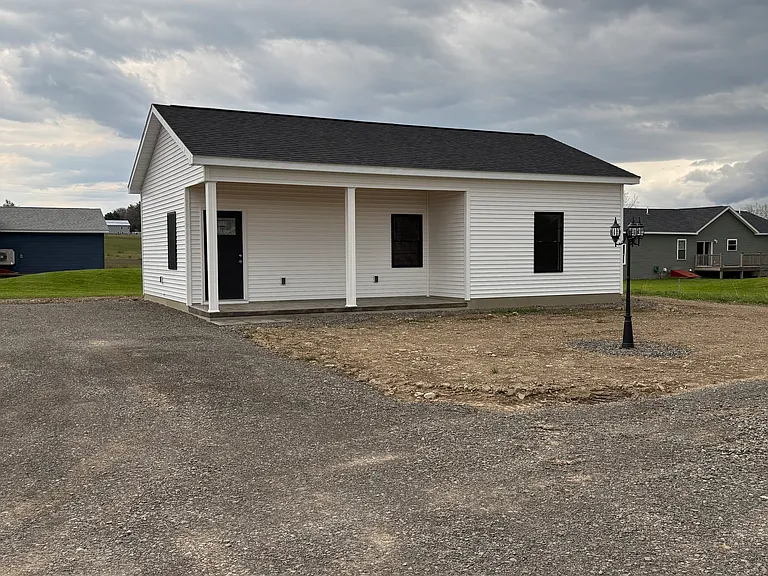 211 E Enfield Center Rd — Photo 15
