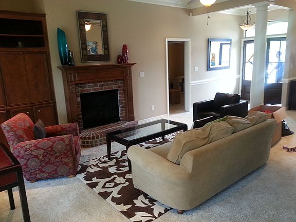 5th image of 141 Rosemont Pl
