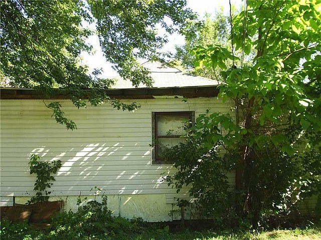 2nd image of 2009 S North St