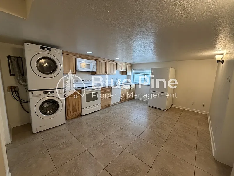2 bed, 1.0 bath, 700 sqft, $725 — Photo 2