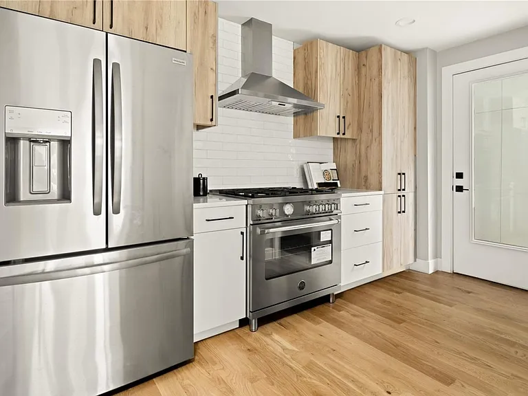 1451 Irving St — Photo 6