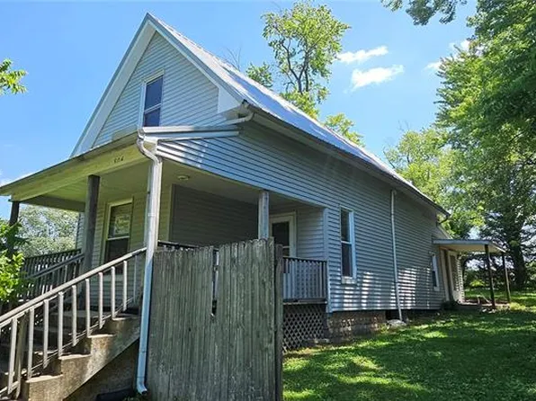 804 4th St E, Scott City, MO 63780