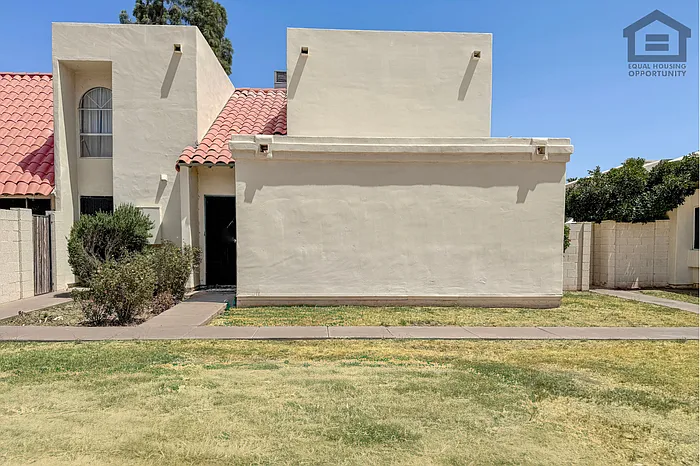 3202 W Loma Ln #2 — Photo 1