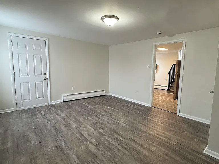 2401 W 2nd St #2 — Photo 11