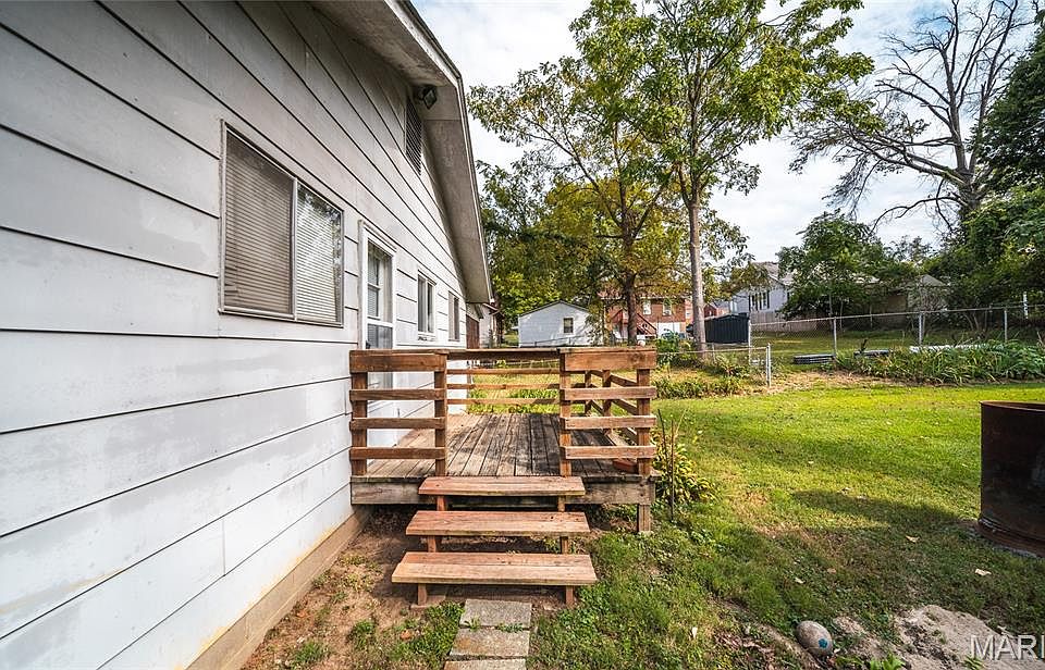 19th image of 2446 Charlack Ave
