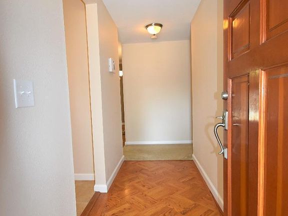 2nd image of 1049 Leith Ave