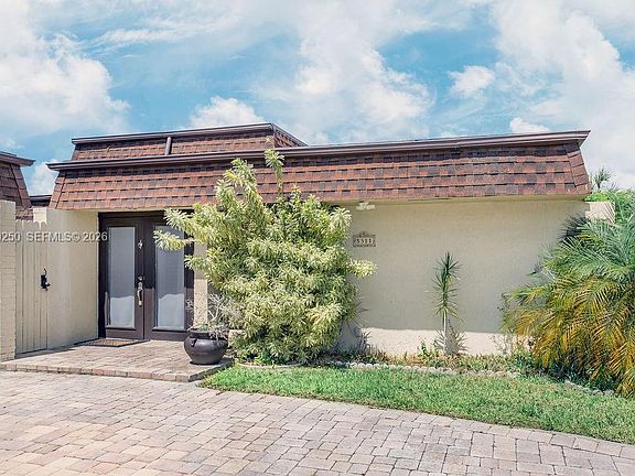 3rd image of 5311 Banyan Ln