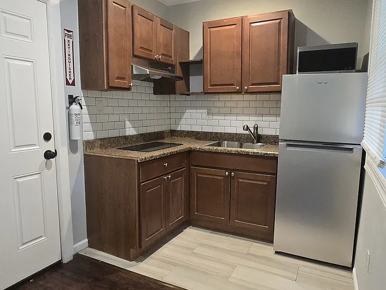 23 Seymour Ave #2B — Photo 2