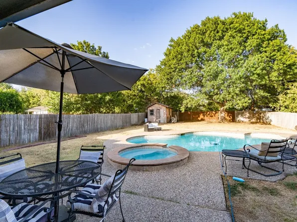 627 S Walnut Creek Dr, Mansfield, TX 76063