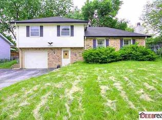 10541 R St, Omaha, NE 68127