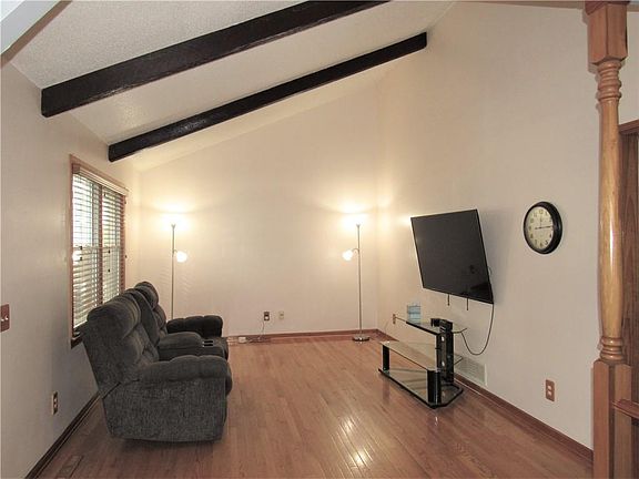 3rd image of 605 E Johnston St
