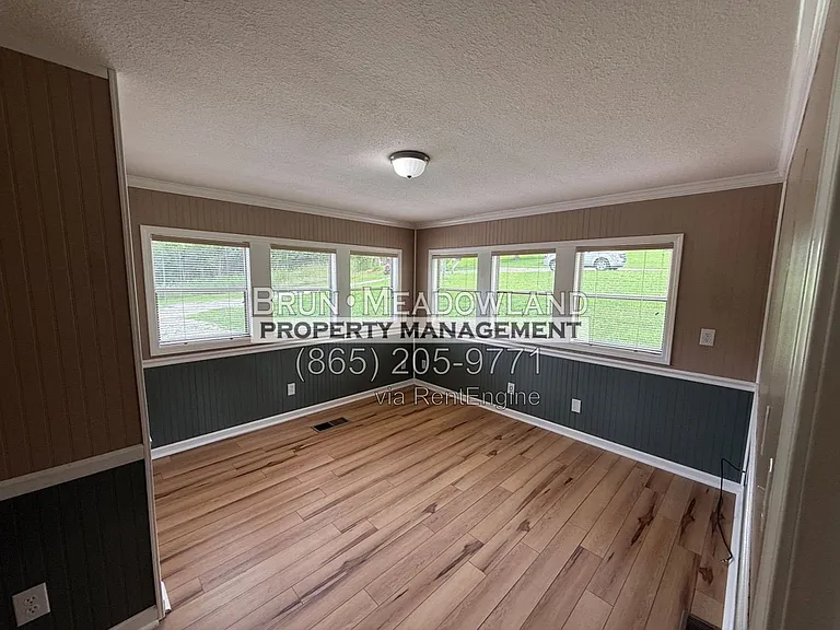 2250 Woodby Ln — Photo 7