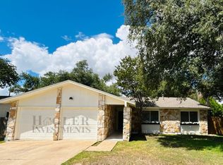 1402 Hillcrest Dr, Taylor, TX 76574