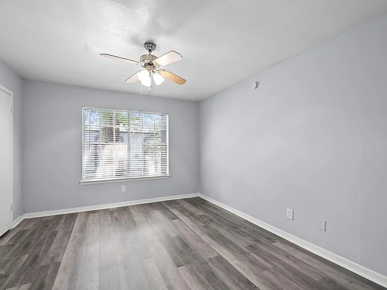 3802 E Nasa Pkwy — Photo 13