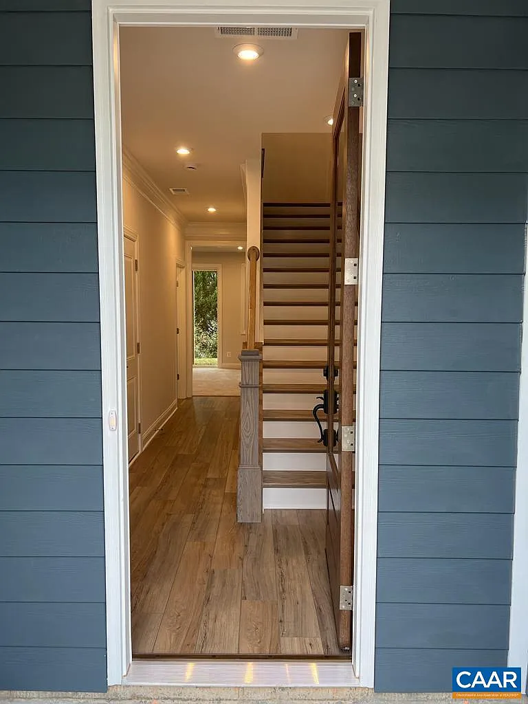 3 bed, 4.0 bath, 2120 sqft, $2,590 — Photo 2