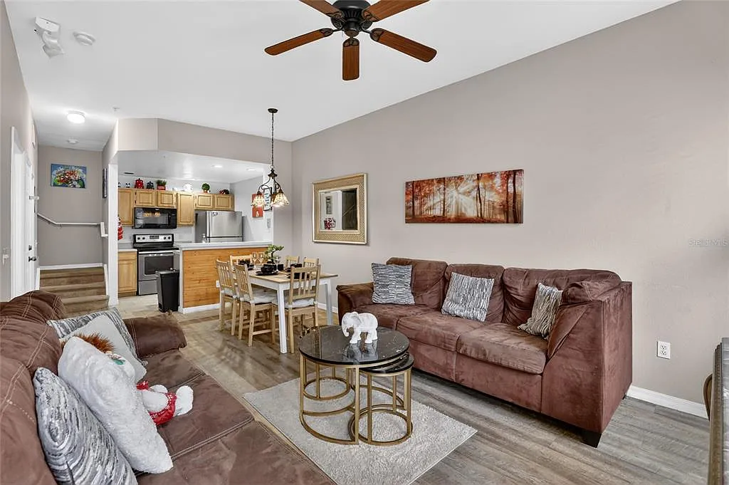3 bed, 2.0 bath, 1296 sqft, $2,200 — Photo 4