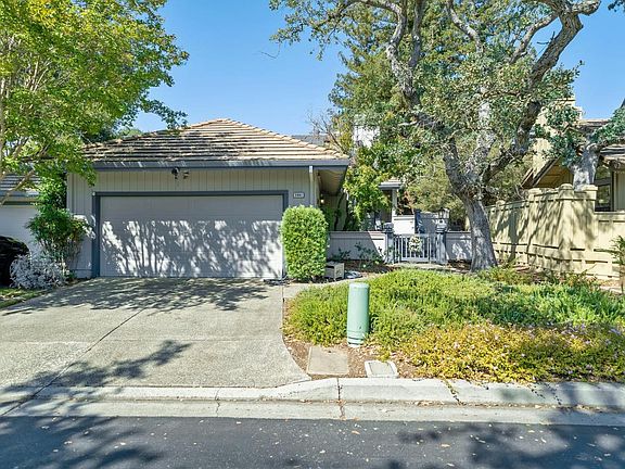 3rd image of 5991 Post Oak Cir