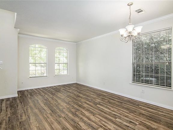 3rd image of 1213 Shamrock Dr