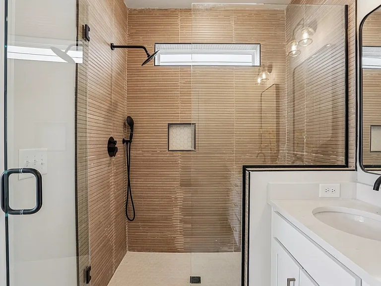 1613 Hampton St — Photo 16