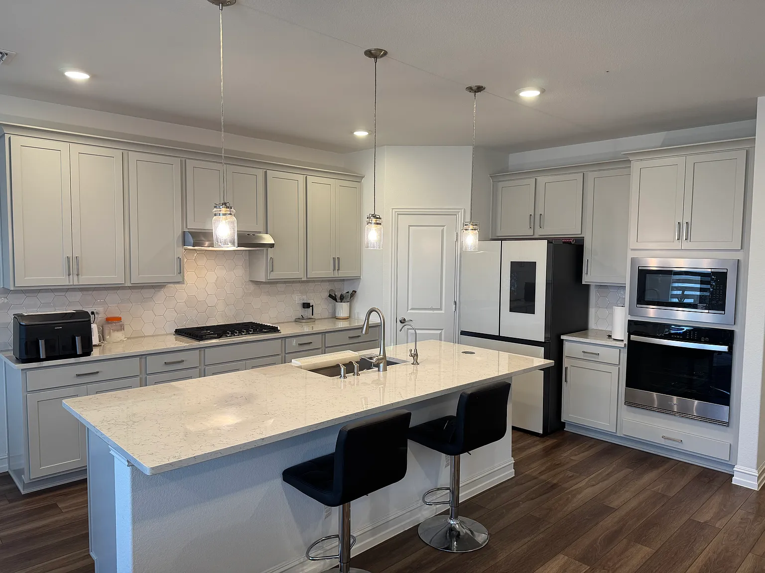 5 bed, 3070 sqft, $1,530 — Photo 4