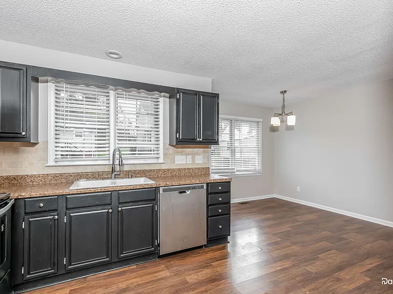 15 Nealtown Way — Photo 4